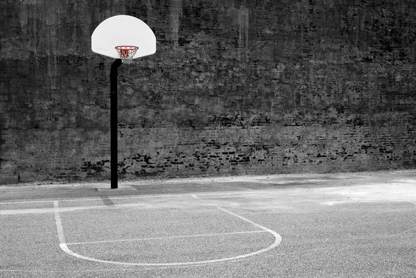 Detail Van Stedelijke Basketbal Hoepel Binnenstad Lichfield Muur Asfalt Buiten — Stockfoto