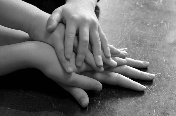 Mãos Família Amigos Mostrando Amor Unidade — Fotografia de Stock