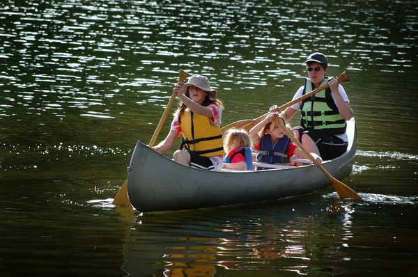 Family Ccnoeing Together Lake Wilderness Recreation — Stock Photo, Image