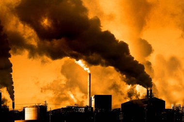 Santral veya hava veya atmosfer kirliliği üreten fabrika 