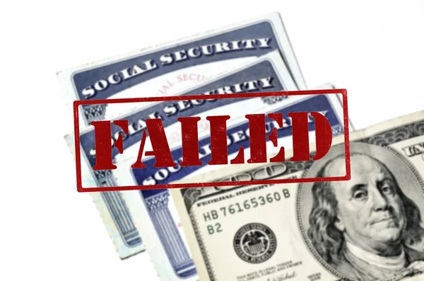 現金と失敗したスタンプを表す社会保障カード — ストック写真