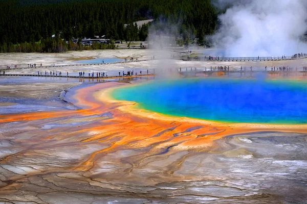 Grand Prismatice Spring Yellowstone National Park Tourists Viewing Spectacular Natural — Stock Photo, Image