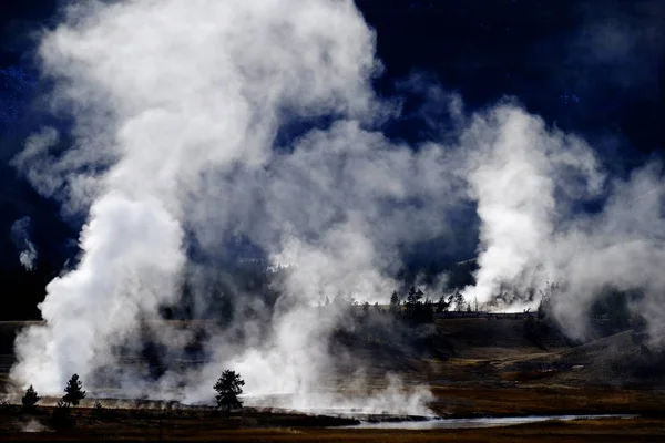 Geysers Και Ατμού Από Θερμές Πηγές Αυξάνεται Στο Εθνικό Πάρκο — Φωτογραφία Αρχείου