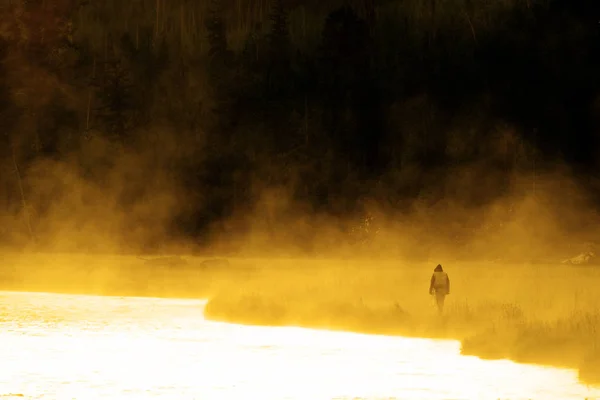 Silhouette Pêche Bobine Canne Pêche Dans Rivière Avec Lumière Soleil — Photo