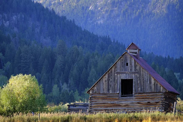 Horská Divočina Stará Stodola Vinobraní Budova Ošlehaný Opuštěný — Stock fotografie