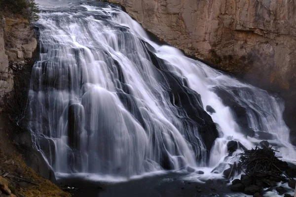 Kaskade Wasserfall Hinunter Felsen Glattes Wasser Wasserfälle — Stockfoto