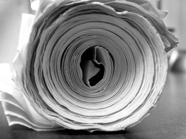 Kalın beyaz gazete veya planları ve çizimler yazma kağıt rulo