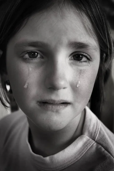 Ragazza Che Piange Con Lacrime Sul Viso Della Guancia Rotolando — Foto Stock