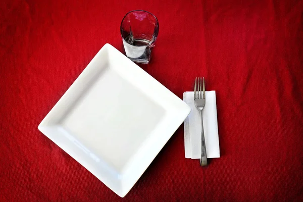 Ajuste Mesa Con Una Taza Tenedor Plato Elegante Paño Cubierta — Foto de Stock