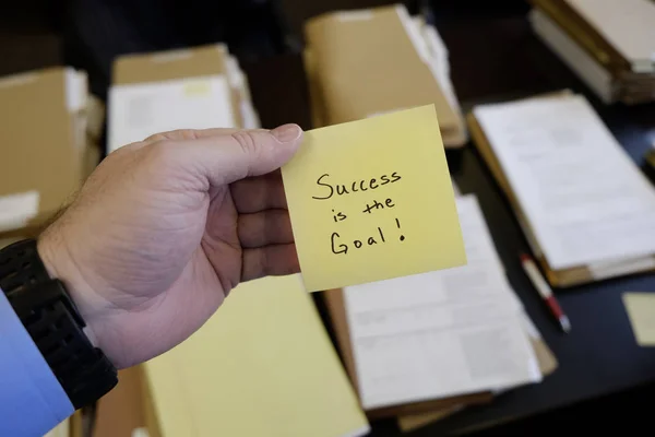 Sticky Note Hand Businessman Desk Files Folder Working Message Motivation — Stockfoto