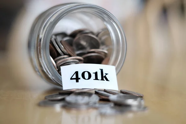 Tarro Dinero Para Ahorros Inversión Ira 401K Retiro Día Lluvioso —  Fotos de Stock