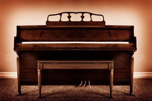 Sepia Toned Piano Woonkamer Van Huis Tegen Muur — Stockfoto