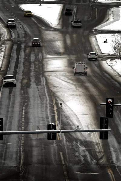 Condução em estradas de inverno viajando tempestuoso Tempo — Fotografia de Stock