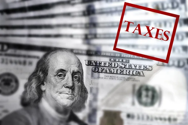 Yüz dolar faturaları Amerikan Amerika Birleşik Devletleri para kırmızı vergi Stam — Stok fotoğraf
