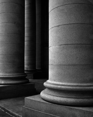 Eski bina banka mahkeme mimari sütunlarda
