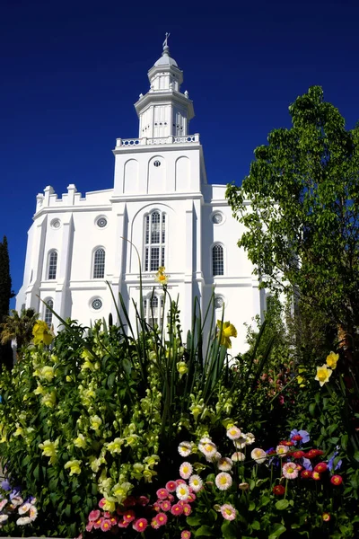St. George Mormon Lds tempel wit steen kerk religie — Stockfoto