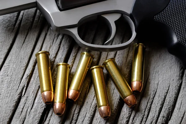 총알 탄약 권총 로드에 대한 권총 실린더로드 — 스톡 사진