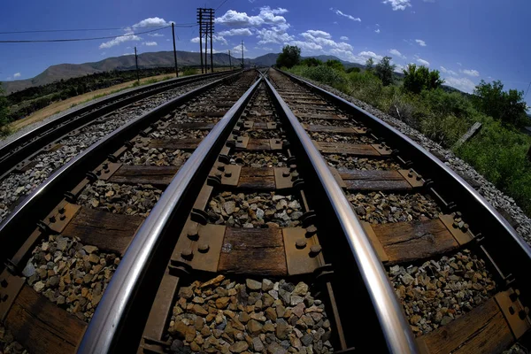 Tory kolejowe prowadzące do szyn Horizon Iron Transportati — Zdjęcie stockowe
