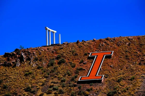 Detail Idaho State University Collumns Big Red Hill — Stock Photo, Image