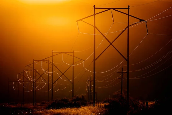 Líneas Eléctricas Que Reflejan Luz Valle —  Fotos de Stock