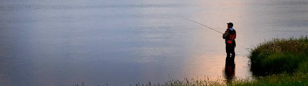 Fliegenfischer Fliegenfischer Fischt Auf Fluss Mit Tetonen Hintergrund — Stockfoto