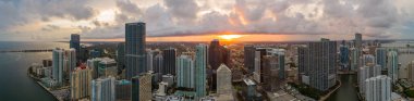 Brickell Miami üzerinde muhteşem bir günbatımı hava görüntü