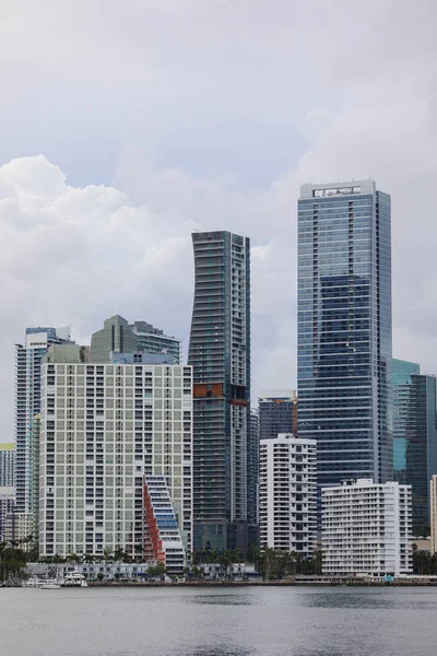 Изображение Современных Небоскребов Brickell Miami Залива — стоковое фото