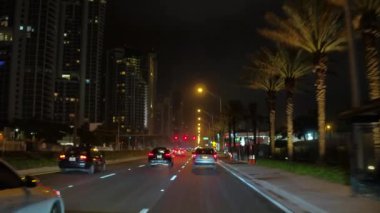 Sunny Isles Beach gece hareketli görüntüleri sürüş