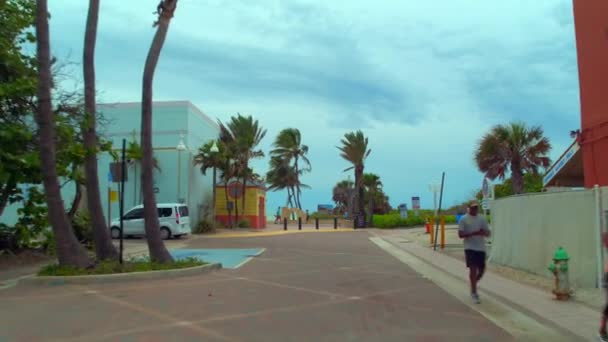 Φτάνοντας Στο Χόλιγουντ Beach Boardwalk — Αρχείο Βίντεο