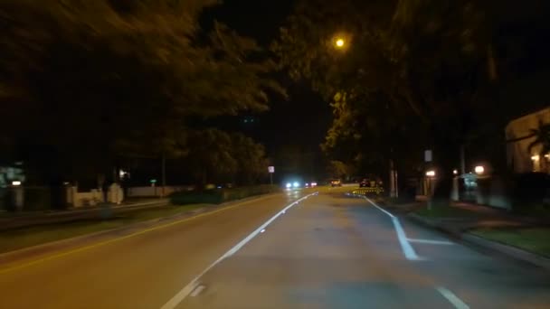 Sürücüleri Pov Gece Iki Şeritli Bir Yol — Stok video