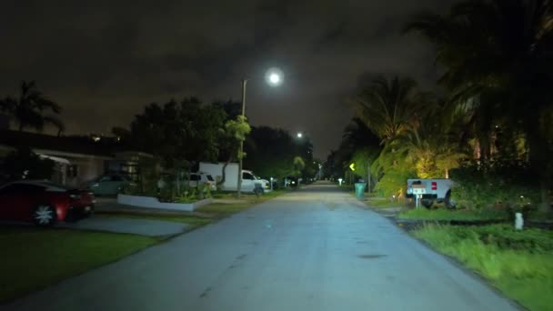 Nachts Durch Wohnviertel Gefahren — Stockvideo