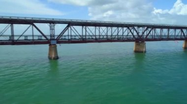 Hava b rulo Florida Keys Island demiryolu yurtdışı manzara 4k 24p