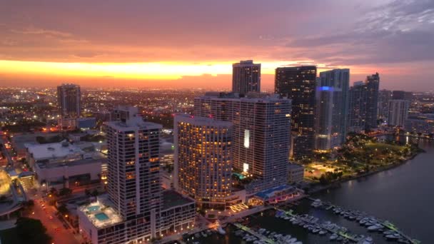 Aerial Laterala Rulle Film Edgewater Miami Awesome Sunset — Stockvideo