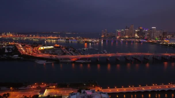 Luchtfoto Miami Nachtbeeld Door Baai 24P — Stockvideo