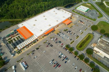 Bir ev geliştirme deposunun havadan görüntü