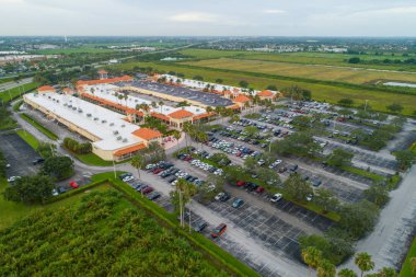 Güney Florida yerde alışveriş bir outlet merkezi hava görüntüsünü