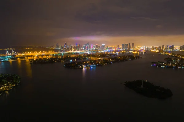 Antenn Drönare Bild Downtown Miami Upplyst Natten — Stockfoto