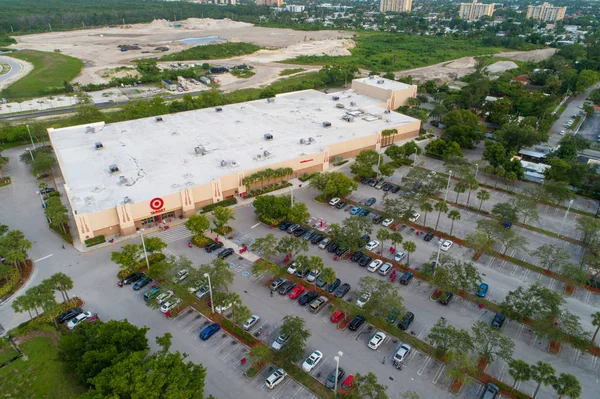 Florida'da hava uçak atış bir hedef perakende shain depolamak