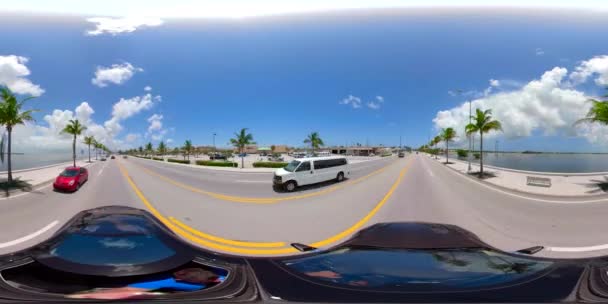 360 Экскурсий Городу Key West Florida Roosevelt Boulevard Drivers Pov — стоковое видео