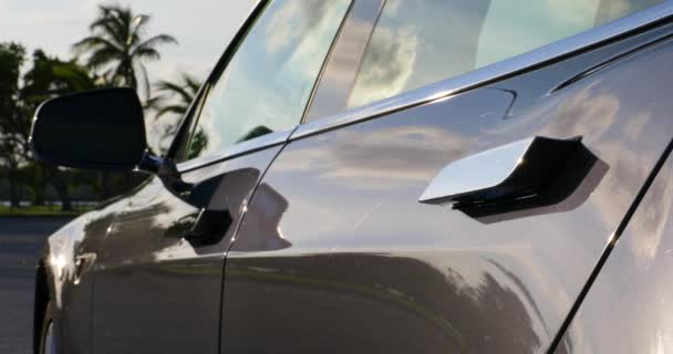 迈阿密 佛罗里达州 2018年6月20日 视频镜头 卷特斯拉电动汽车和充电相关部件 — 图库视频影像