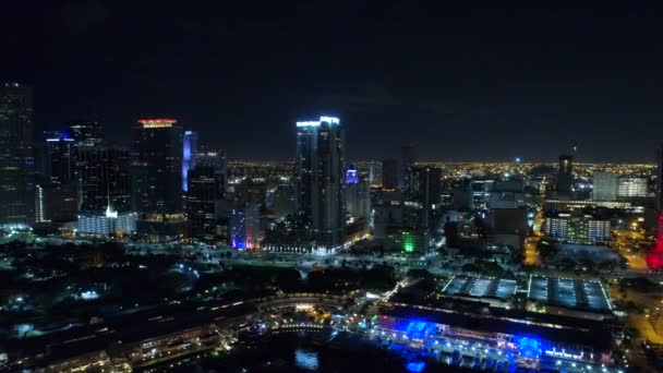 Natt Miami City Lights Antenn Drönare Footage — Stockvideo