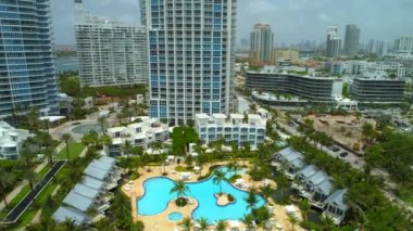 Havadan görüntüleri Miami Beach otel resort palm tree giriş bağlantı noktası 4k