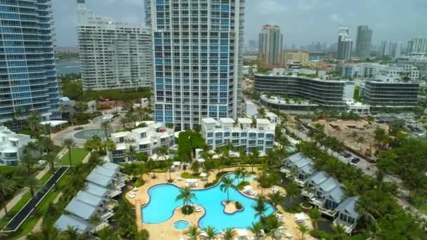 Aerial Film Miami Beach Hotel Resort Palm Tree Inloppsport — Stockvideo