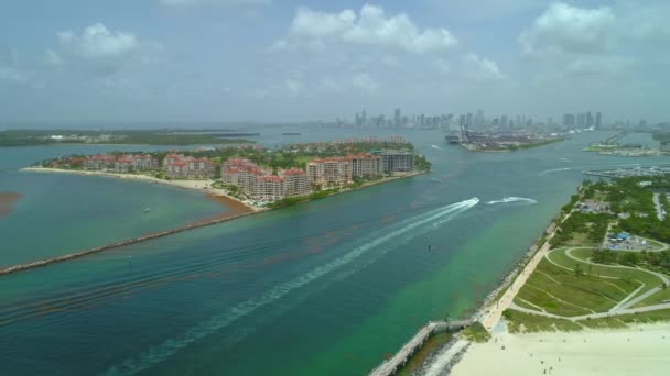 空中平移视频迈阿密海滩南角和入口口岸 24P — 图库视频影像