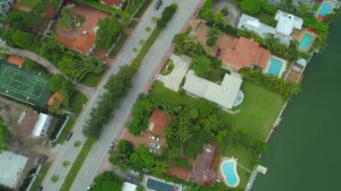 Miami Beach Lüks bir mahallede üzerinde uçan uçak