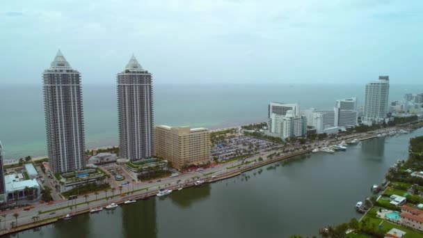 Imágenes Panorámica Lenta Miami Beach Collins Avenue Hoteles Condominios — Vídeo de stock