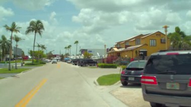 Naples, Fl, Amerika Birleşik Devletleri - 3 Temmuz 2018: Teneke bölge Naples Florida hareket video turu alışveriş şehir