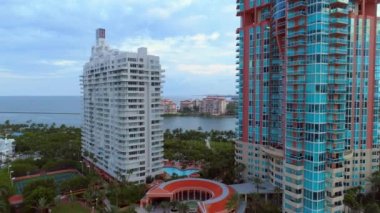 Hava bina sinek aracılığıyla ortaya Miami Beach Güney Pointe Park ve Fisher Island