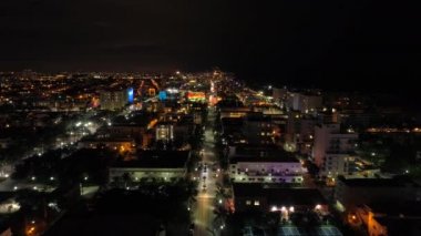 Hava gece dron görüntüleri Miami Beach city sahne