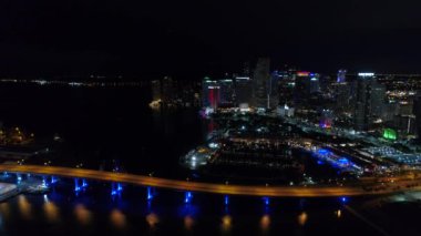 Downtown Miami Florida gece dron video